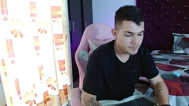 BooyHott  online show from 11-21-25, 07:34