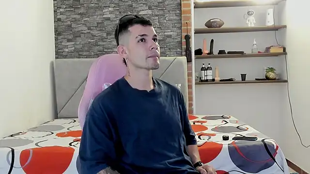 BooyHott  online show from 03-04-26, 06:58