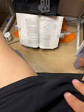 Snapshot of leeyoung_ chatting on 10-04-25, 02:15 leeyoung  online show from 10-04-25, 02:15