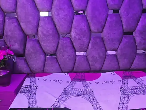 burbuja pink  online show from 02-17-26, 03:25