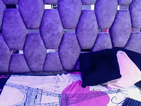 burbuja pink  online show from 03-10-26, 04:06