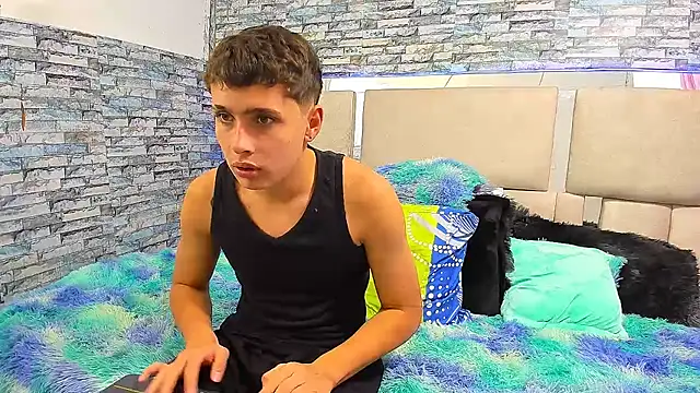 Julian wolf18 online show from 10-01-25, 02:01