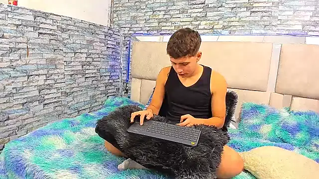 Julian wolf18 online show from 10-02-25, 02:13