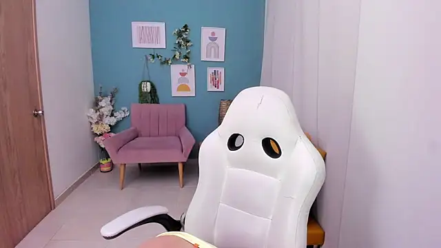 Victoria Jonnesss online show from 11-04-25, 11:42