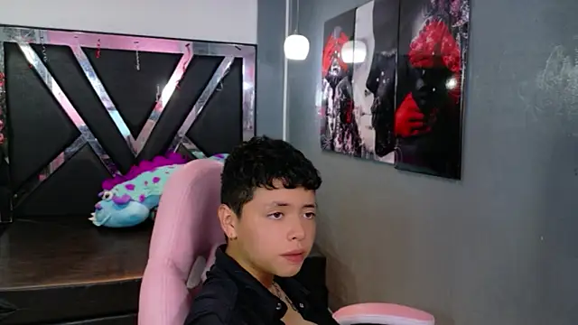 Snapshot of Twindesires chatting on 10-05-25, 10:29 Twindesires online show from 10-05-25, 10:29