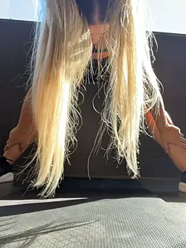 Snapshot of Valeriacris chatting on 05-05-26, 12:57 Valeriacris online show from 05-05-26, 12:57