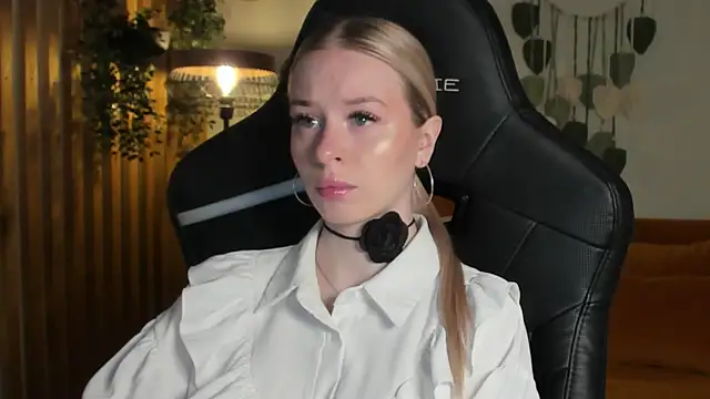 MiaGraces online show from 11-30-25, 05:22