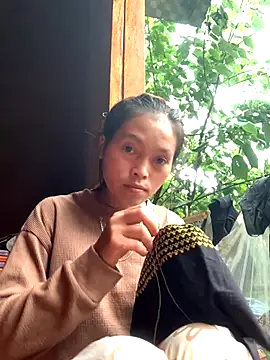 Snapshot of Halyy_xx chatting on 09-27-25, 02:27 Halyy xx online show from 09-27-25, 02:27