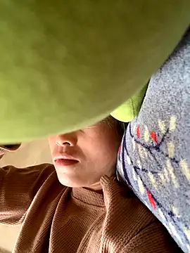 Snapshot of Halyy_xx chatting on 10-28-25, 05:22 Halyy xx online show from 10-28-25, 05:22