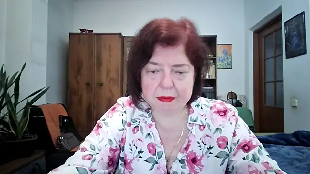 Snapshot of Violet_Pulse chatting on 05-11-26, 04:37 Violet Pulse online show from 05-11-26, 04:37