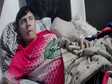 Miguel19971 online show from 12-01-25, 05:45