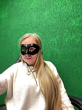 Snapshot of B_i_r_d_i_e chatting on 10-22-25, 01:33 B i r d i e online show from 10-22-25, 01:33