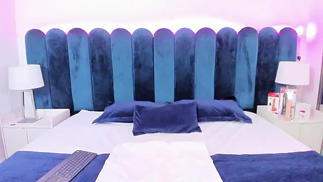 VanessaParis   online show from 11-07-25, 09:04