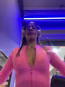 Snapshot of KatThomas chatting on 11-13-25, 11:03 KatThomas online show from 11-13-25, 11:03