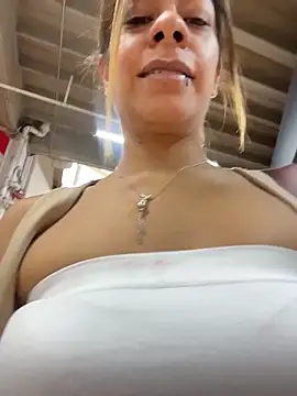 Snapshot of KatThomas chatting on 11-17-25, 04:24 KatThomas online show from 11-17-25, 04:24