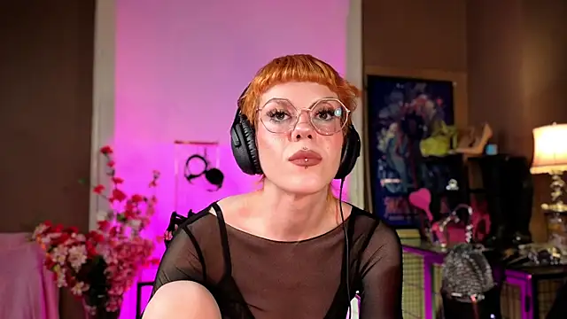 Snapshot of tacodeluxxxe chatting on 05-17-26, 12:19 tacodeluxxxe online show from 05-17-26, 12:19