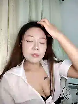 Snapshot of -Bianca- chatting on 09-28-25, 10:09 -Bianca- online show from 09-28-25, 10:09