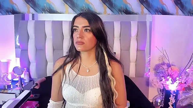 IsaDiiaz online show from 06-19-26, 04:39