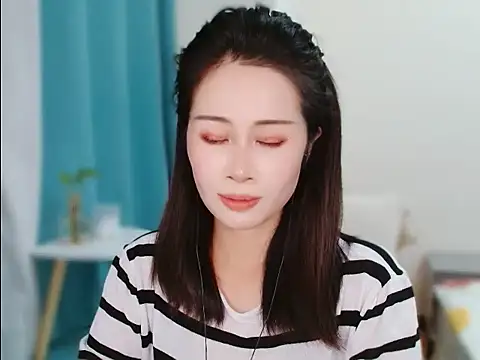 Snapshot of cfxc0317 chatting on 10-15-25, 12:05 cfxc0317 online show from 10-15-25, 12:05