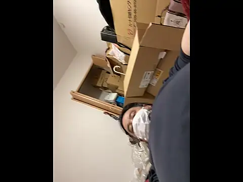 Snapshot of mino_bitter chatting on 10-20-25, 11:21 mino bitter online show from 10-20-25, 11:21