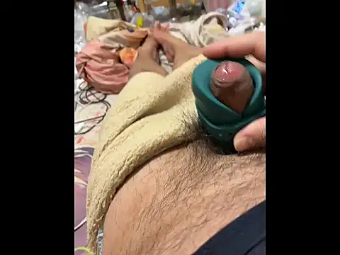 Snapshot of mino_bitter chatting on 10-30-25, 10:21 mino bitter online show from 10-30-25, 10:21