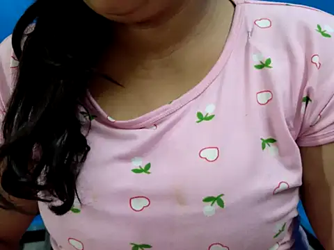 Snapshot of tamilqueenbaby chatting on 10-11-25, 05:50 tamilqueenbaby online show from 10-11-25, 05:50