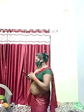 Snapshot of School_medam chatting on 10-08-25, 03:42 School medam online show from 10-08-25, 03:42