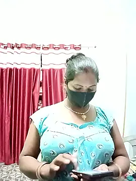 Snapshot of School_medam chatting on 10-26-25, 10:47 School medam online show from 10-26-25, 10:47