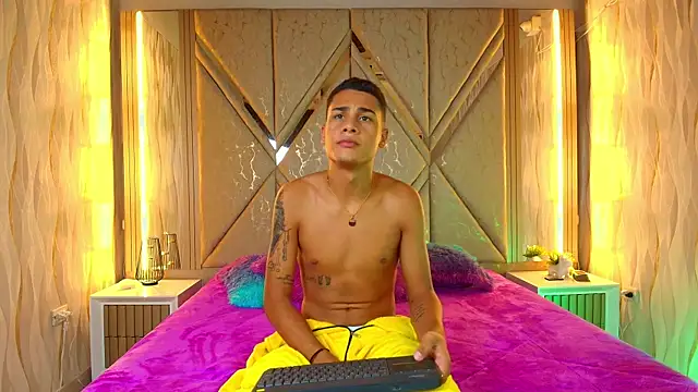Snapshot of Twink_davidxx chatting on 09-27-25, 07:41 Twink davidxx online show from 09-27-25, 07:41
