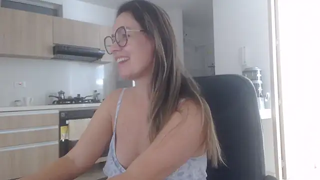 LovePaula online show from 07-04-26, 04:46