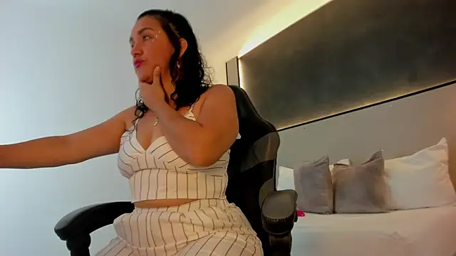 zoee zi online show from 11-25-25, 07:03