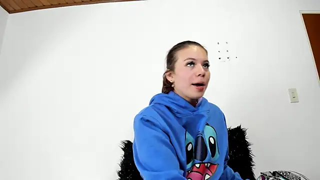 Valen tina online show from 10-19-25, 12:17