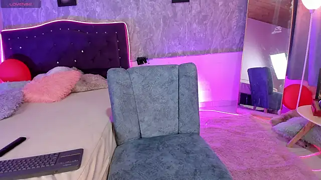 Lauren smiles online show from 04-16-26, 07:36