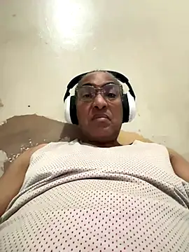 Snapshot of MrRainmak3r chatting on 11-10-25, 07:18 MrRainmak3r online show from 11-10-25, 07:18