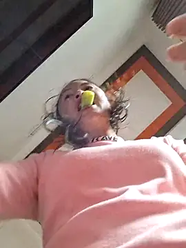 xuxulovezz online show from 11-22-25, 09:08