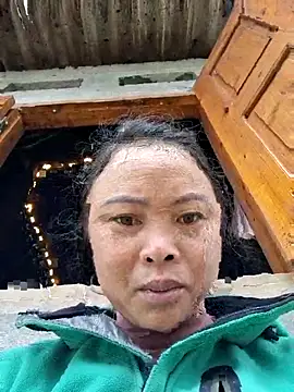 xuxulovezz online show from 12-18-25, 01:55