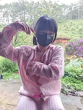 Helen-Tran online show from 11-19-25, 02:22