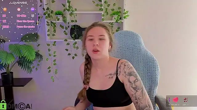 Elsie Cutties online show from 12-22-25, 01:02