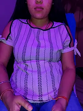 Snapshot of -Anushka01 chatting on 10-24-25, 12:45 -Anushka01 online show from 10-24-25, 12:45