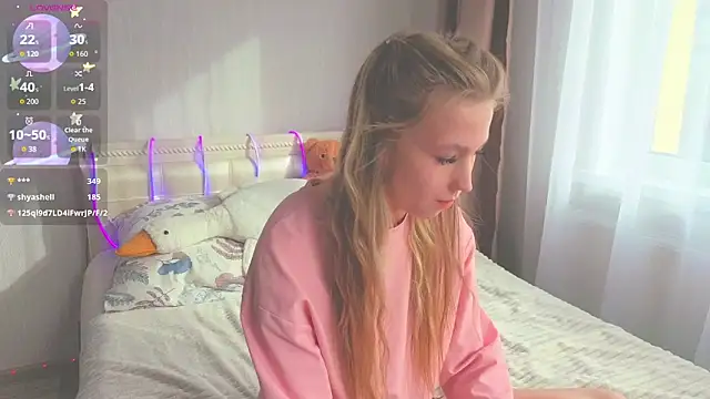 Snapshot of BarelyBliss chatting on 10-10-25, 08:46 BarelyBliss online show from 10-10-25, 08:46