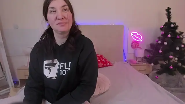 TrishaDarks online show from 01-08-26, 06:48