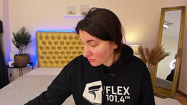 TrishaDarks online show from 02-02-26, 06:12