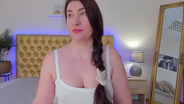 TrishaDarks online show from 04-21-26, 05:14