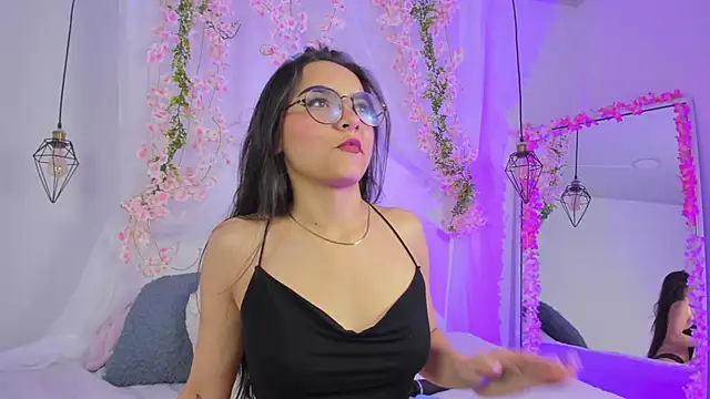 Snapshot of eimi_rosse18 chatting on 02-09-26, 12:31 eimi rosse18 online show from 02-09-26, 12:31