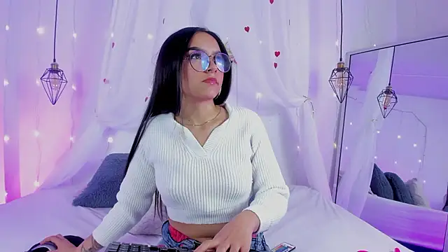 Snapshot of eimi_rosse18 chatting on 02-16-26, 12:45 eimi rosse18 online show from 02-16-26, 12:45