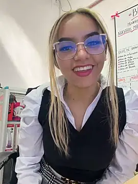 Snapshot of eimi_rosse18 chatting on 05-20-26, 02:12 eimi rosse18 online show from 05-20-26, 02:12