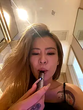 Snapshot of miumiu-66 chatting on 09-27-25, 04:23 miumiu-66 online show from 09-27-25, 04:23