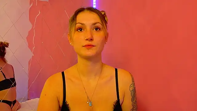 Anaayss  online show from 10-20-25, 04:35