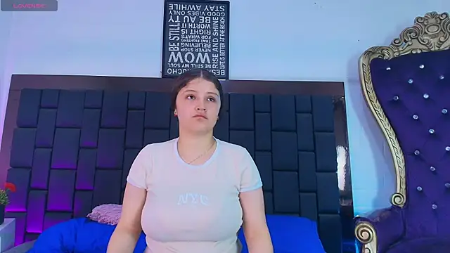 Krystal Heartss online show from 10-21-25, 05:13