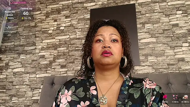 Snapshot of TaniaJhons chatting on 10-12-25, 03:00 TaniaJhons online show from 10-12-25, 03:00
